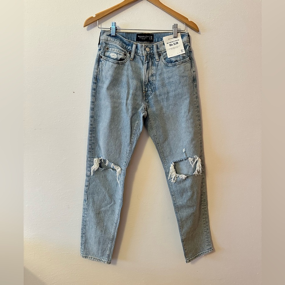 NEW Abercrombie & Fitch Vintage Stretch 90s Slim Distressed Light Wash